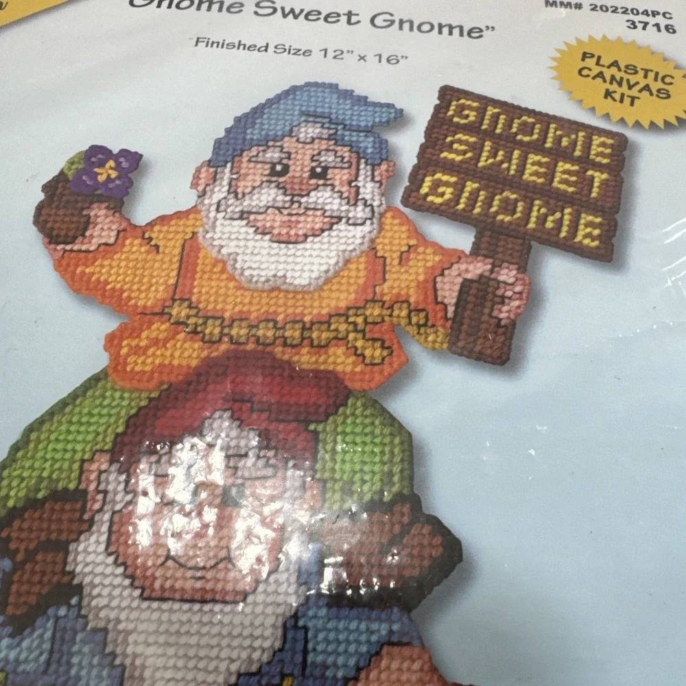 Vtg Design Works Gnome Sweet Gnome Plastic Kit 3716 Wall Hanging Needlepoint